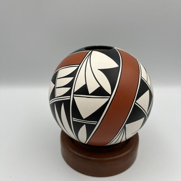 Vintage Mexican Isleta Pueblo Polychrome Pottery Seed Pot Artist E. Montoya - Picture 2 of 11